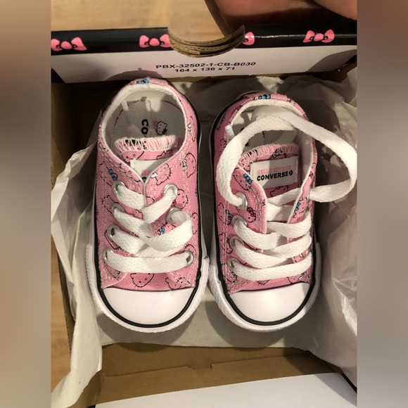 New In Box Hello Kitty Converse - Picture 6 of 7